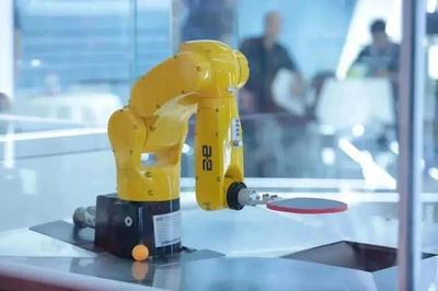 北京國企亮相機器人大會，以顛球、釀酒、造家電展現智能機器人研發實力